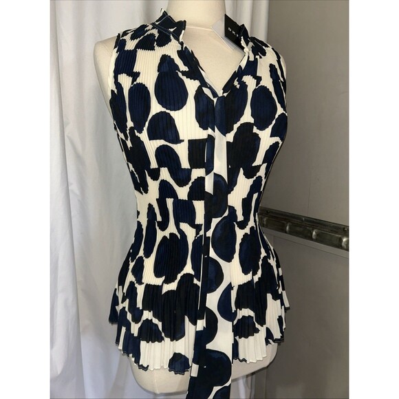 DKNY Sleeveless Blouse Tank Top For Suits Office Size Large Cream Black Navy - Picture 3 of 9